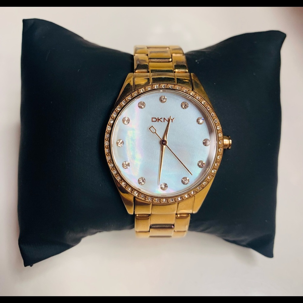 Ladies watch - Picture 3 of 3